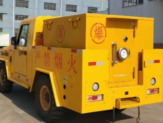 大东凯龙爆破器材运输车：保障爆破任务的安全运行